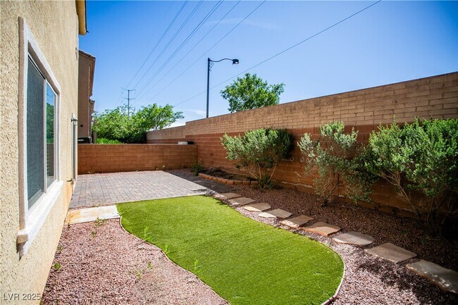 Foto del edificio - 7927 Bartlett Peak St