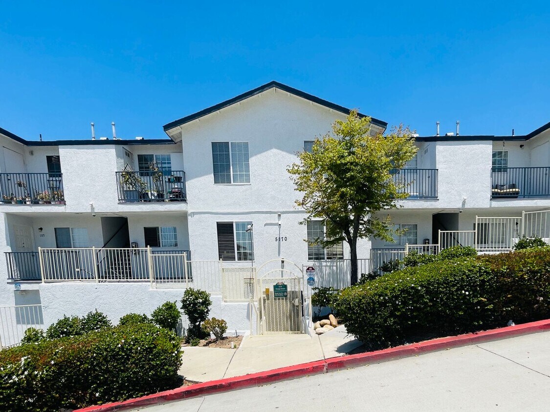 Foto principal - Beautifully Upgraded Apartment in Gated Co...