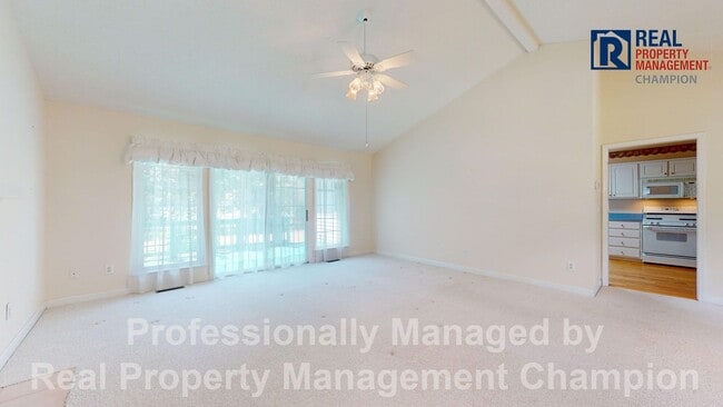 Foto del edificio - Vintage 3 Bedroom 2 Bathroom in the covete...