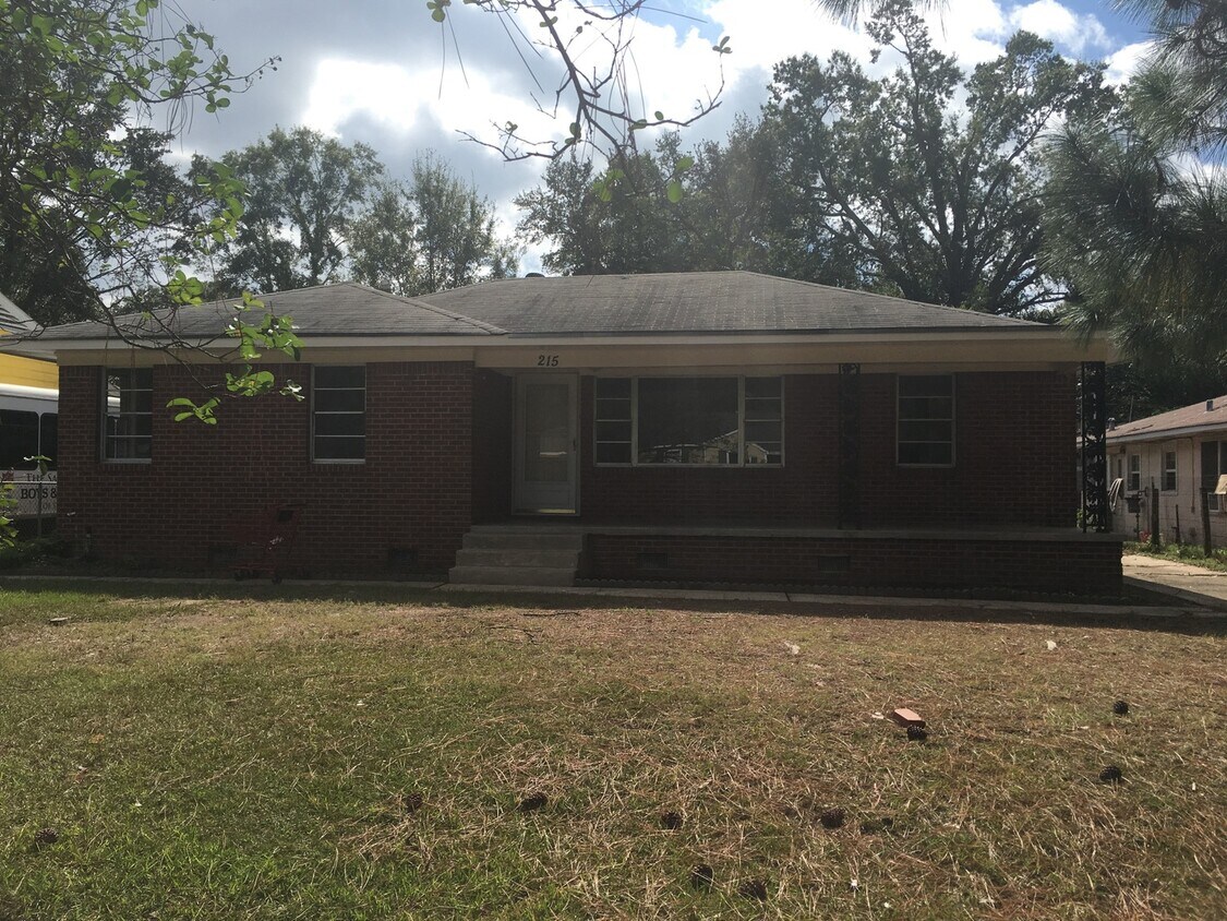 Foto principal - 215 E Jordan St