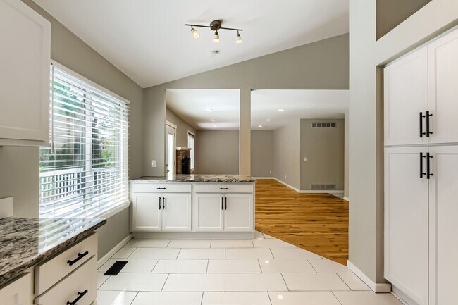 Foto del edificio - Evolve Real Estate: Upgraded and Stylish Remodel in Highlands Ranch. Available Immediately!