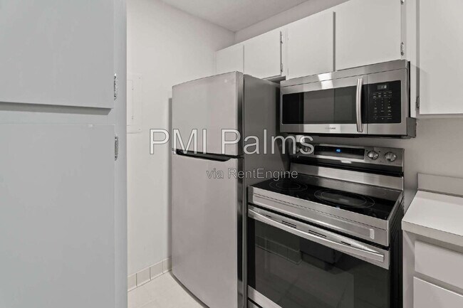 Foto del edificio - 1236 Pine Ridge Cir W