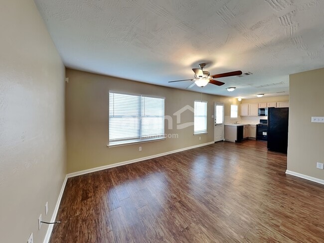 Foto del edificio - 7407 Tonsley Springs Dr
