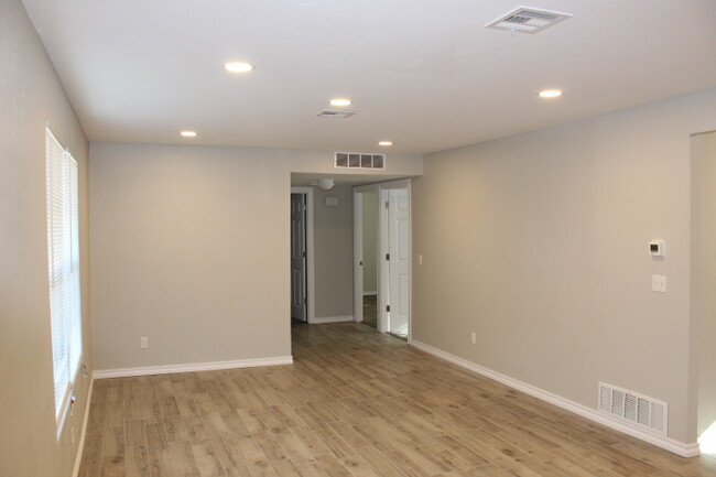 Building Photo - 5908 NW 61st St