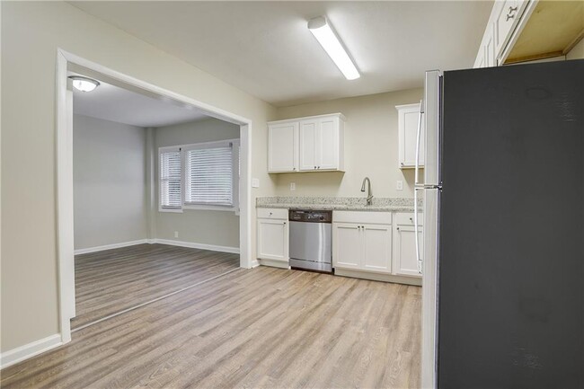 Building Photo - 2755 Rockcliff Rd SE