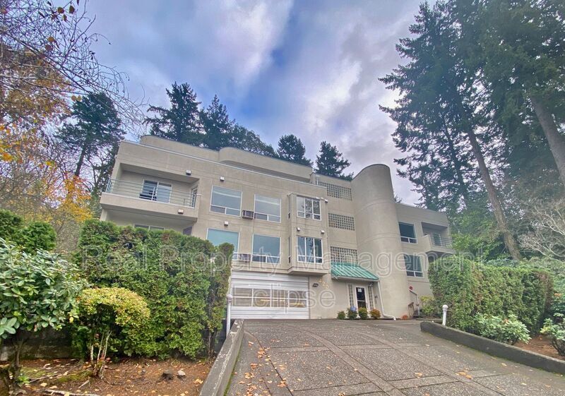 420 Bellevue Way SE Unit 203, Bellevue, WA 98004 Condo for Rent in Bellevue, WA