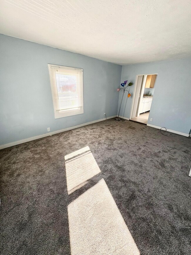 Foto del edificio - 2379 Linden Ave