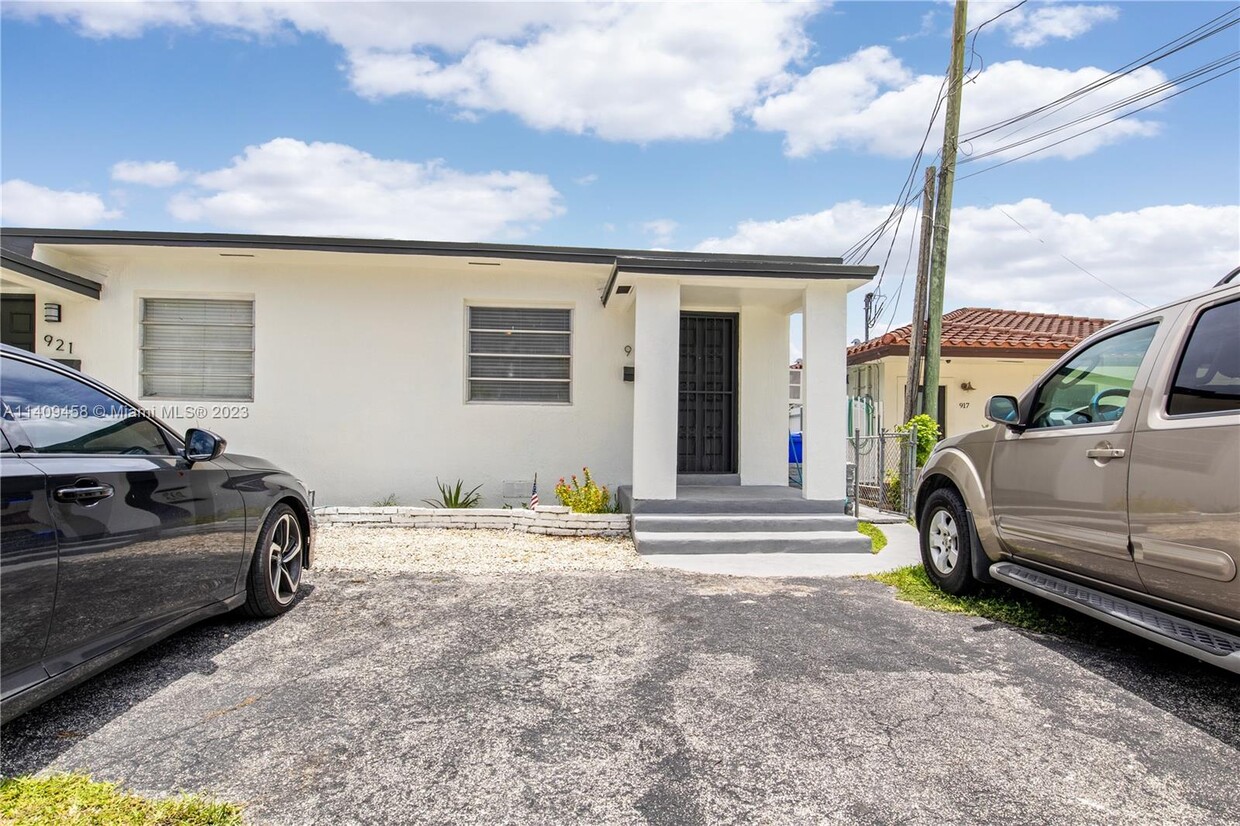 Primary Photo - 919 NW 23rd Ct