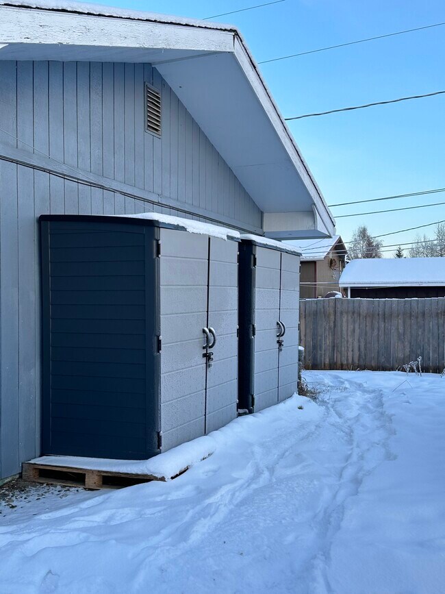 606 Holiday Rd Unit B, North Pole, AK 99705 Apartments in North