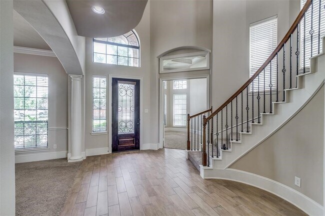 Building Photo - 27323 Piney Ranch Ln