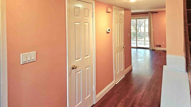 Foto del edificio - 37 Anderson Ct