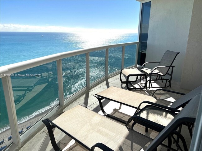 Building Photo - 17555 Collins Ave