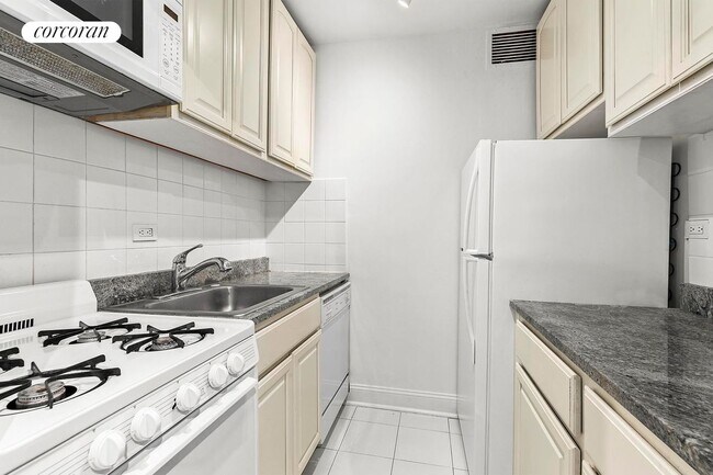 Foto del edificio - 249 E 48th St