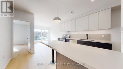 Building Photo - 3122 Dundas St W