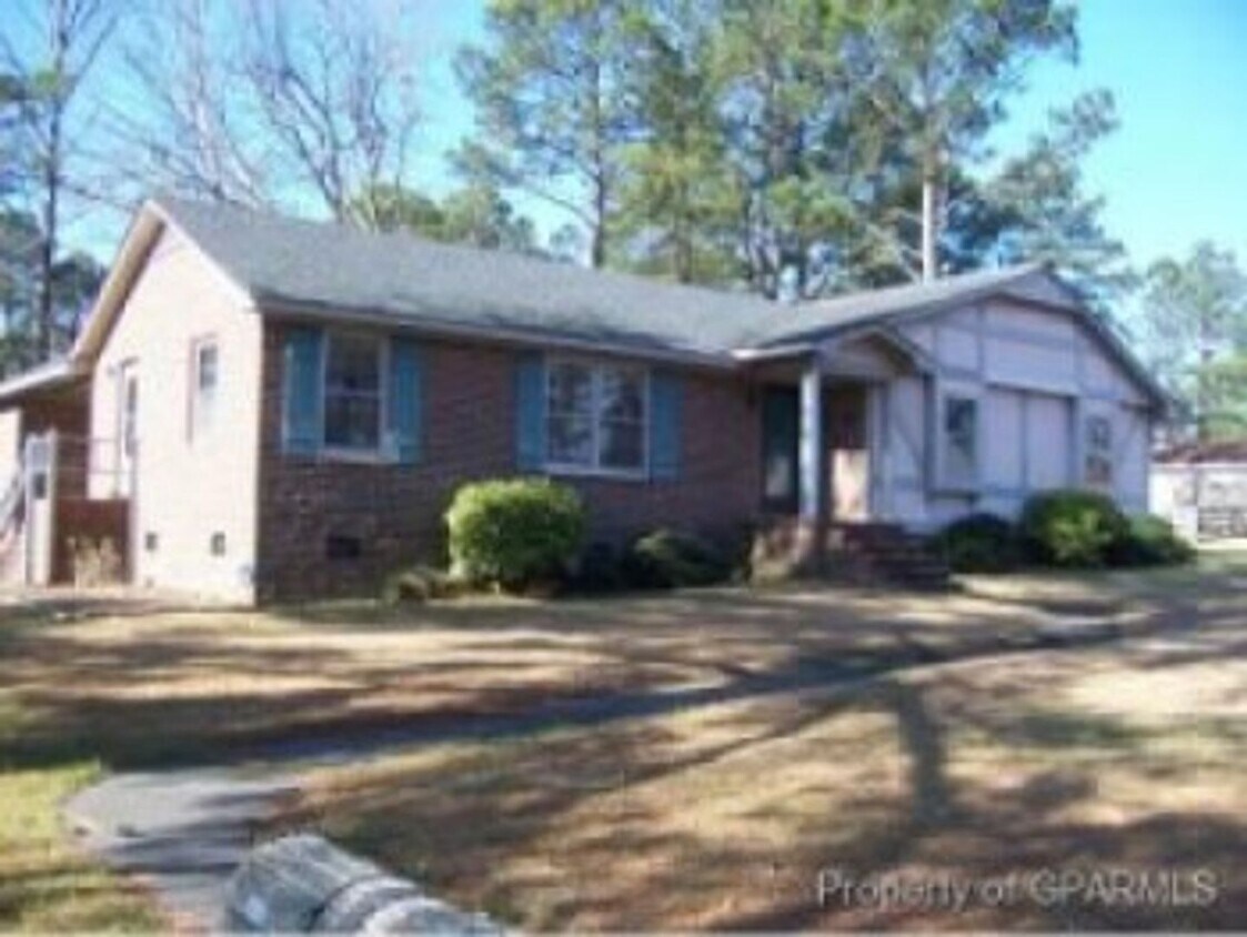 Primary Photo - 3 Bedroom, 2 Bath House