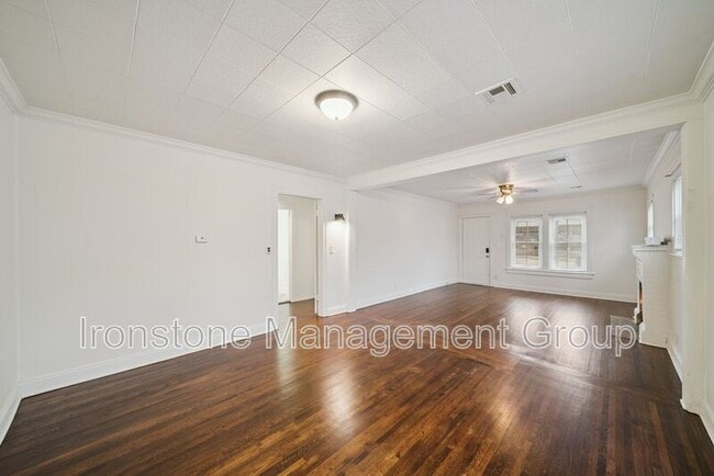 Foto del edificio - 2119 W 40th St