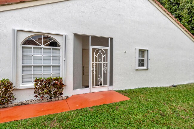 Foto del edificio - 6129 Heliconia Rd