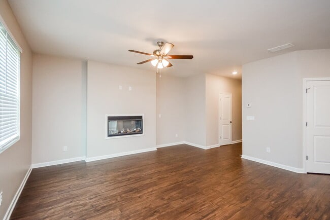 Building Photo - 612 Moorings Ave