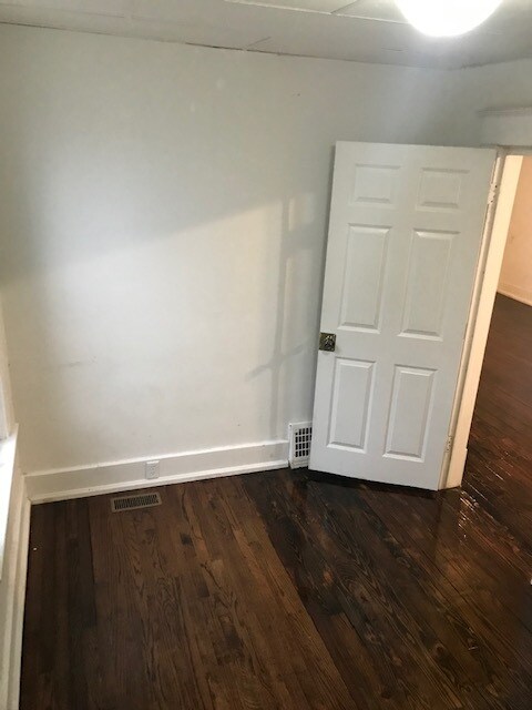 Bedroom - 103 E 21st St
