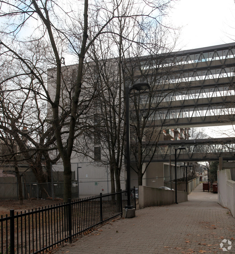 Building Photo - Diane Frankling Co-Op