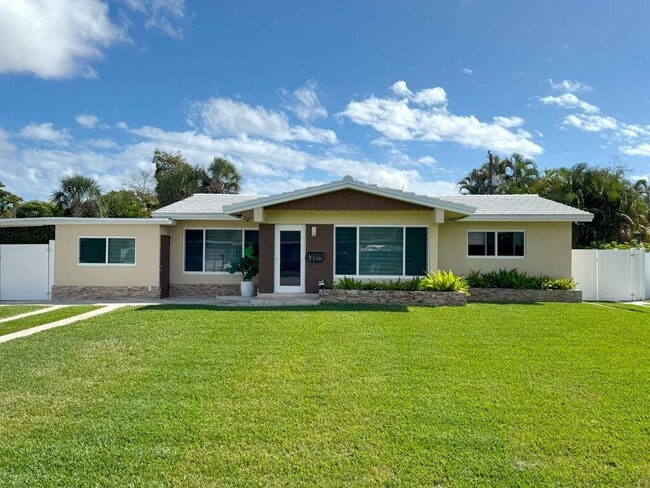 Building Photo - 2216 NW 4th Ave