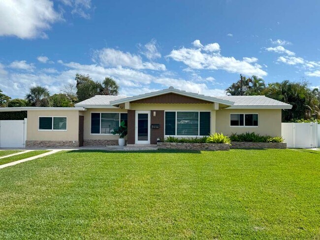 Foto del edificio - 2216 NW 4th Ave