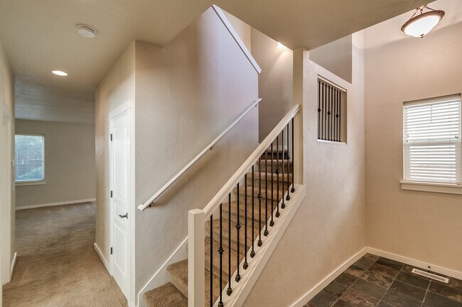 Building Photo - Beautiful 4-Bedroom, 3-Bath Home Close To ...