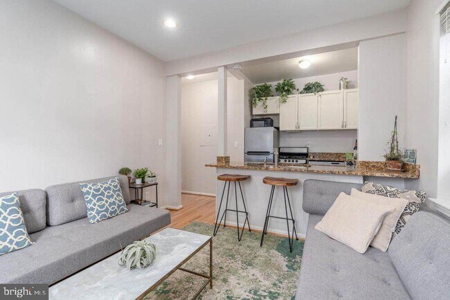 Foto del edificio - 1711 35th St NW