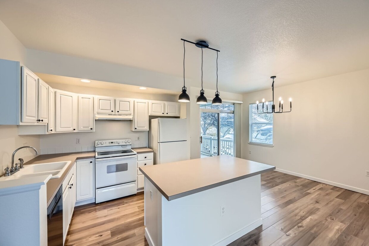 Primary Photo - Bright & Cozy 2BD/2BA Townhome in Meadowvi...