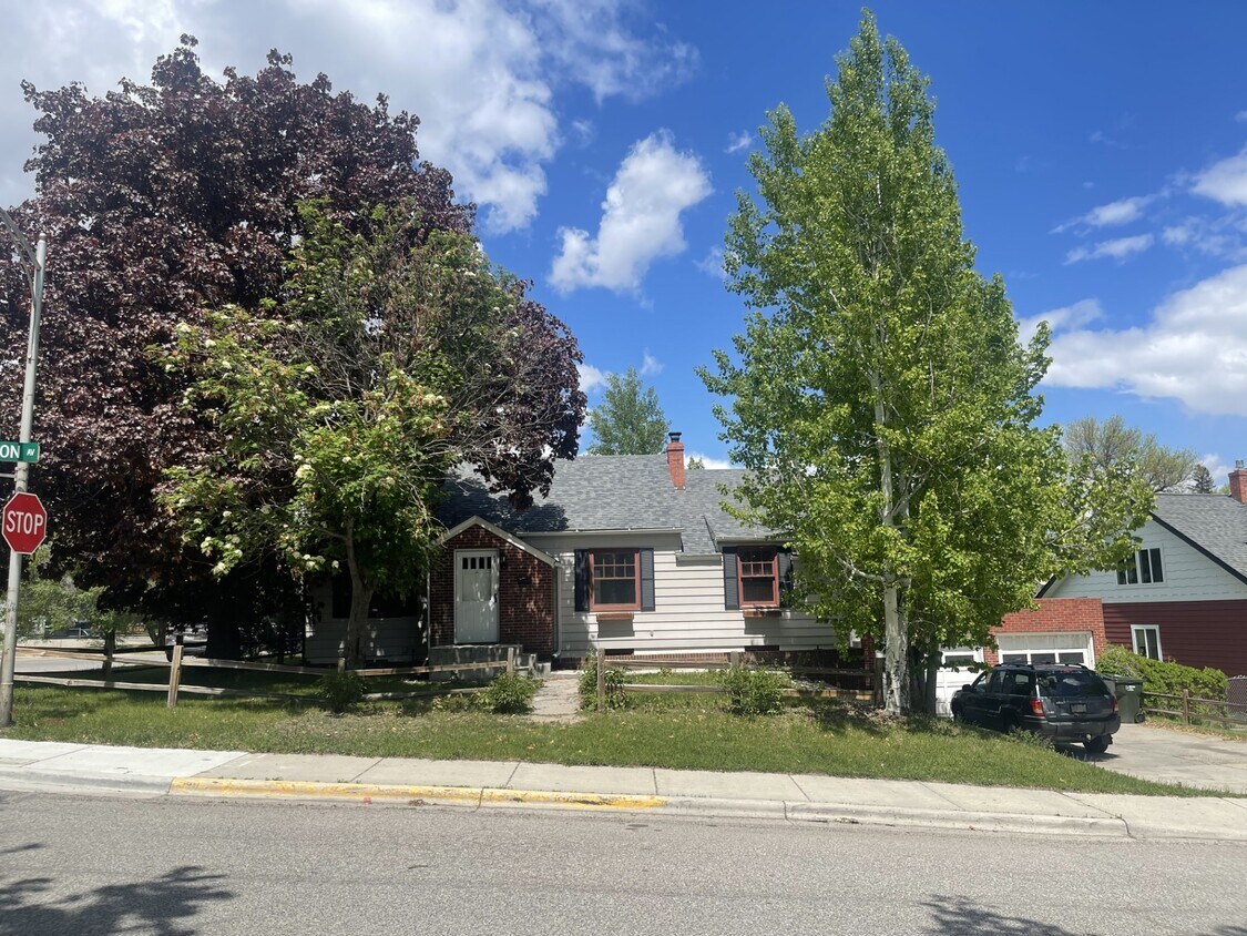 Primary Photo - 749 Alderson Ave