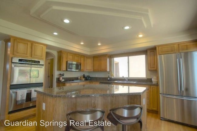 Building Photo - 1420 Oakmont Dr