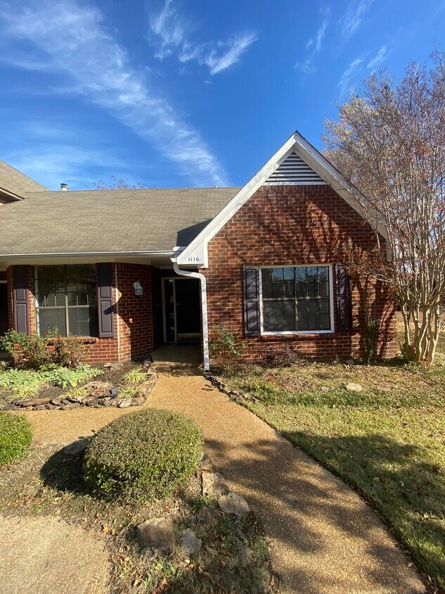 Primary Photo - 1116 Hunter's Lake Dr
