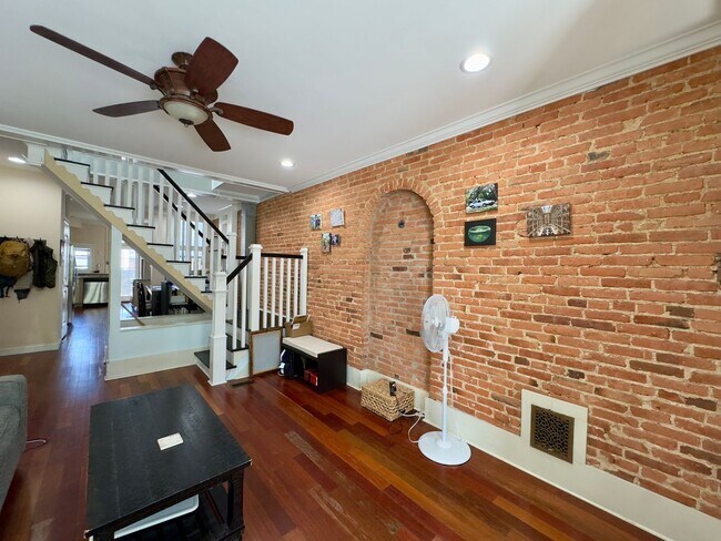 Foto del edificio - Charming 2Bed/2.5Bath in Carroll Camden
