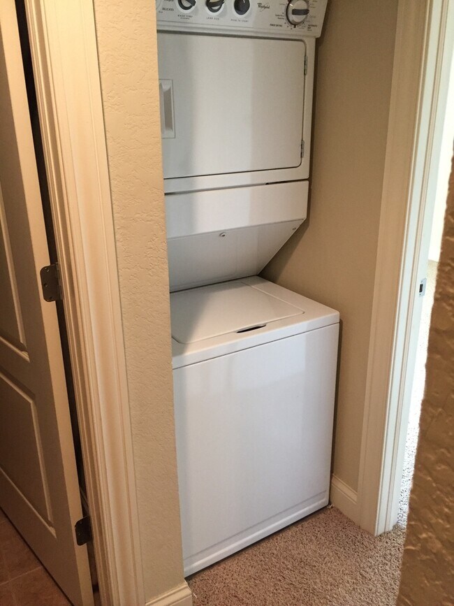 Foto del edificio - Amazing Renovated 1 Bedroom Condo in University Heights