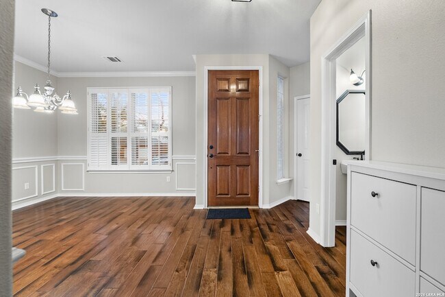 Foto del edificio - 2634 Lakehills St