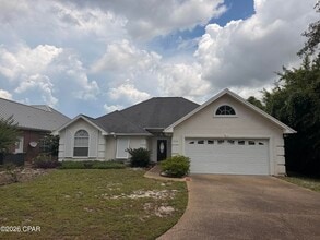 Building Photo - 2516 Country Club Dr