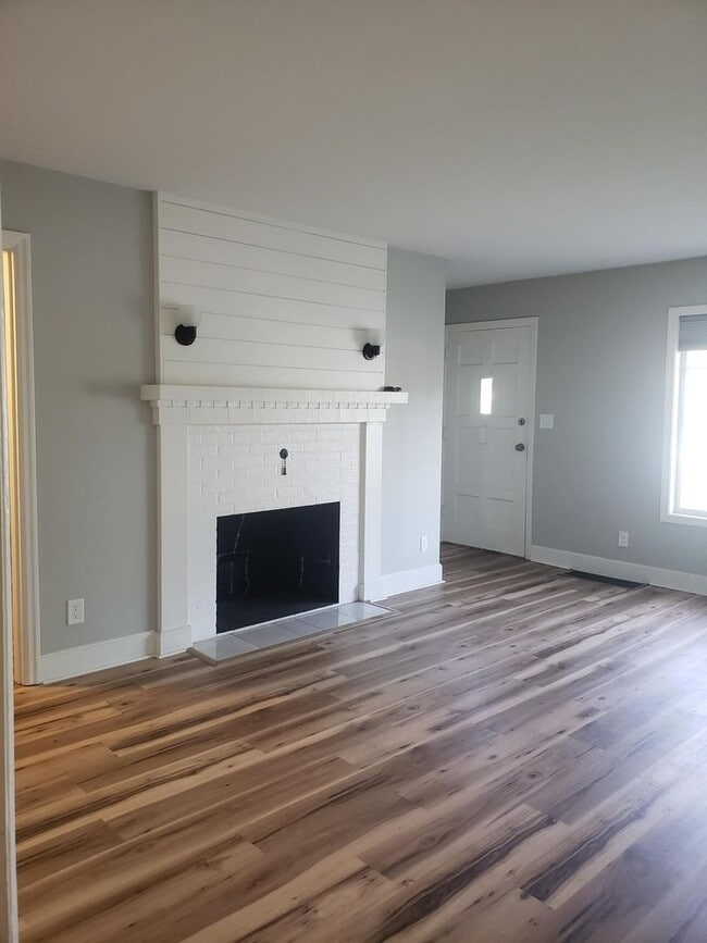 Building Photo - Remodeled Bungalow in Camas!
