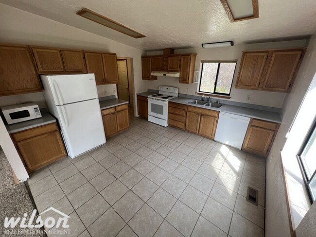Building Photo - Charming 3BD/2BA Home with WSG Included - ...