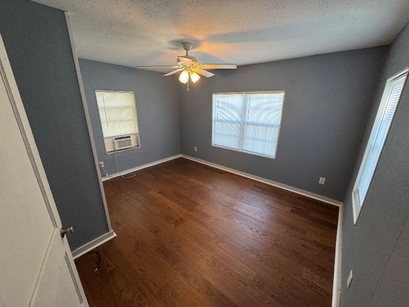 Foto del edificio - 1700 Avenue H