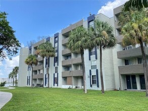 Building Photo - 10000 NW 80th Ct