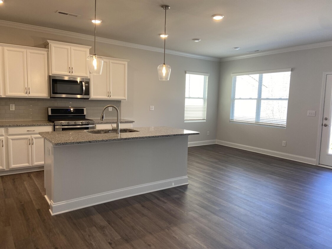 Foto principal - 4909 Helmsworth Dr