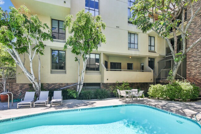 Foto del edificio - 720 Huntley Dr