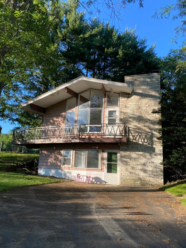 Building Photo - 661 Watervliet Shaker Rd