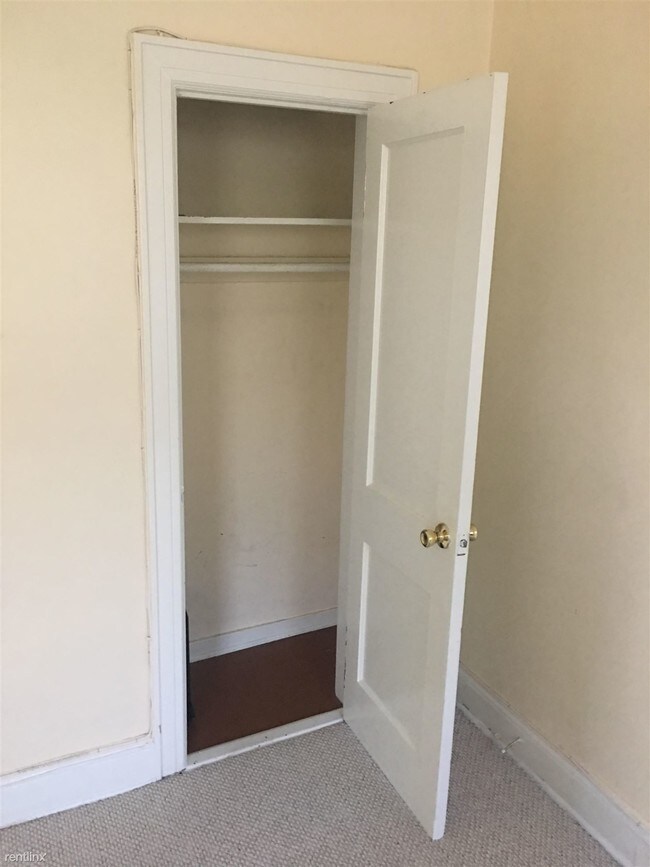 Building Photo - 1 br, 1 bath  - 7105 Metropolitan Ave