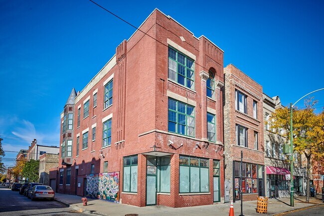 Building Photo - 1048 N Ashland Ave