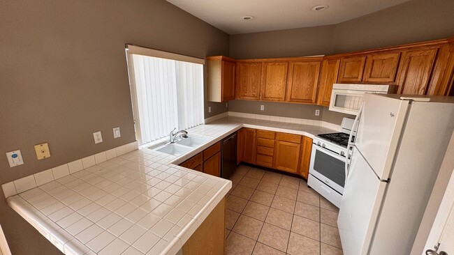 Foto del edificio - Charming Single-Story 3-Bedroom Home Near 215 & Henderson