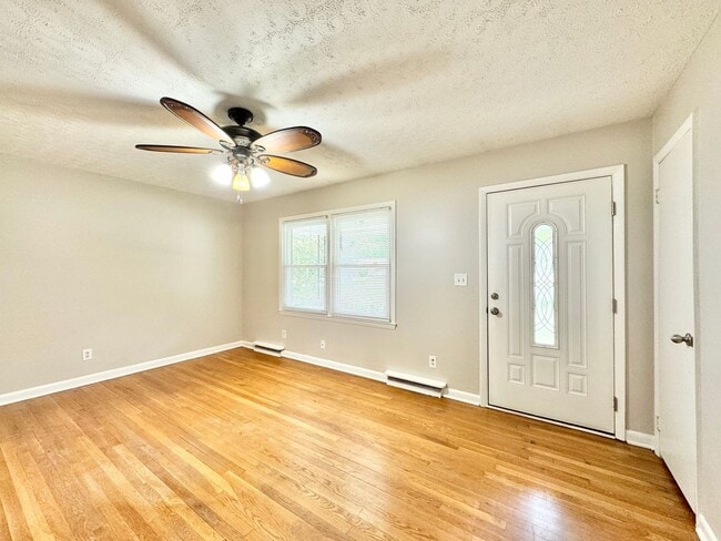 Foto del edificio - Adorable 3 Bedroom with Large Basement!
