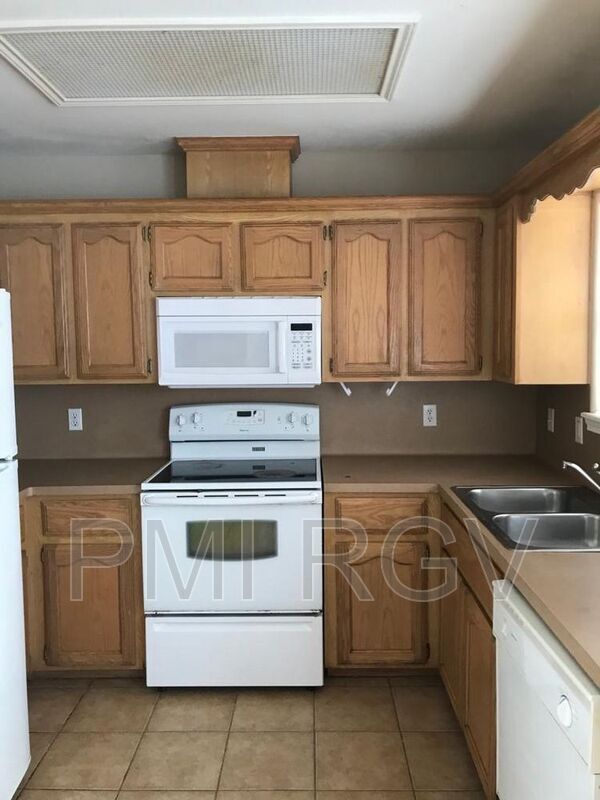 Building Photo - 417 La Mancha Dr