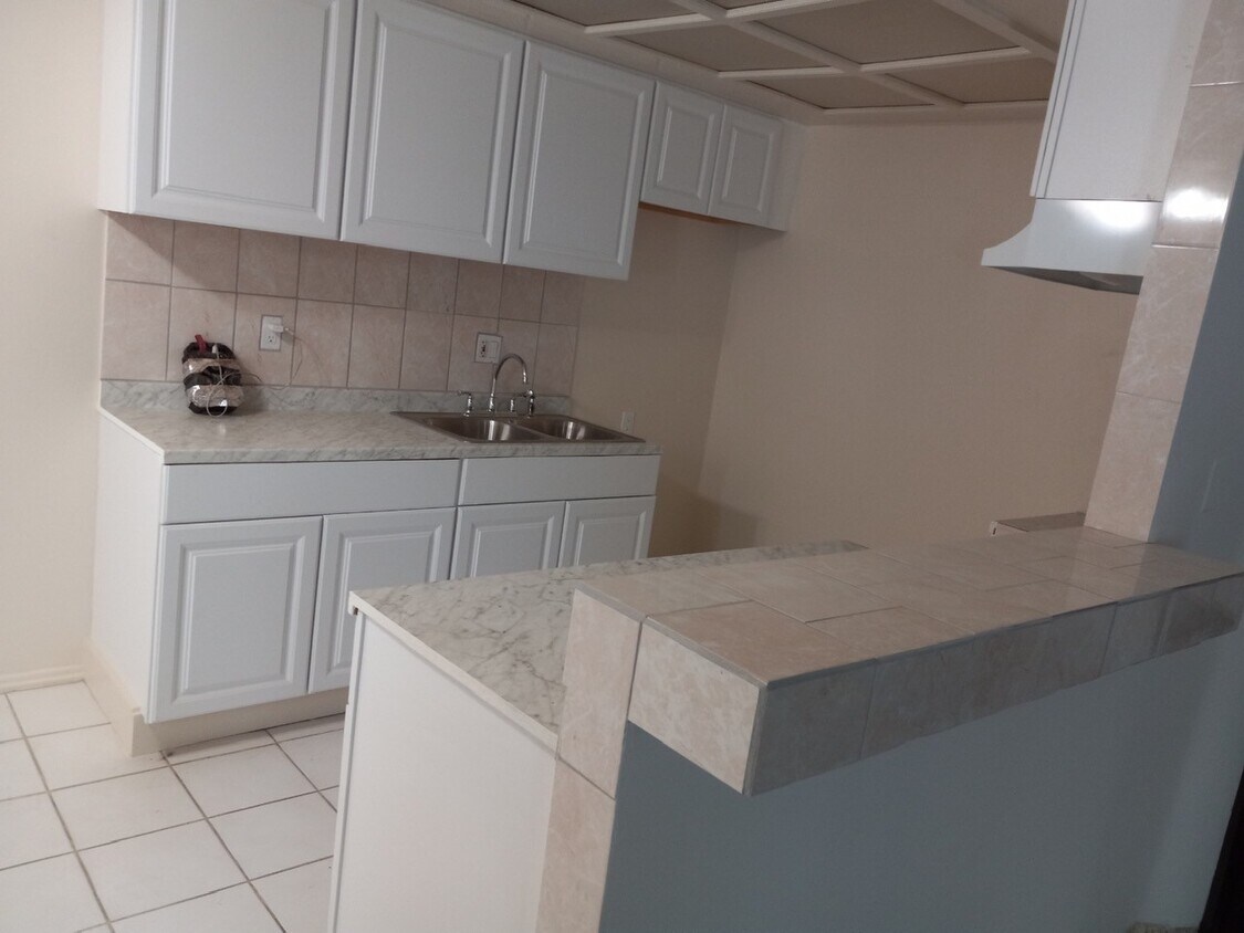 Foto principal - 9038 Orion Ave