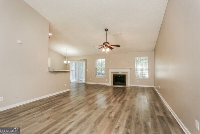 Foto del edificio - 2747 Wilding Green Ln